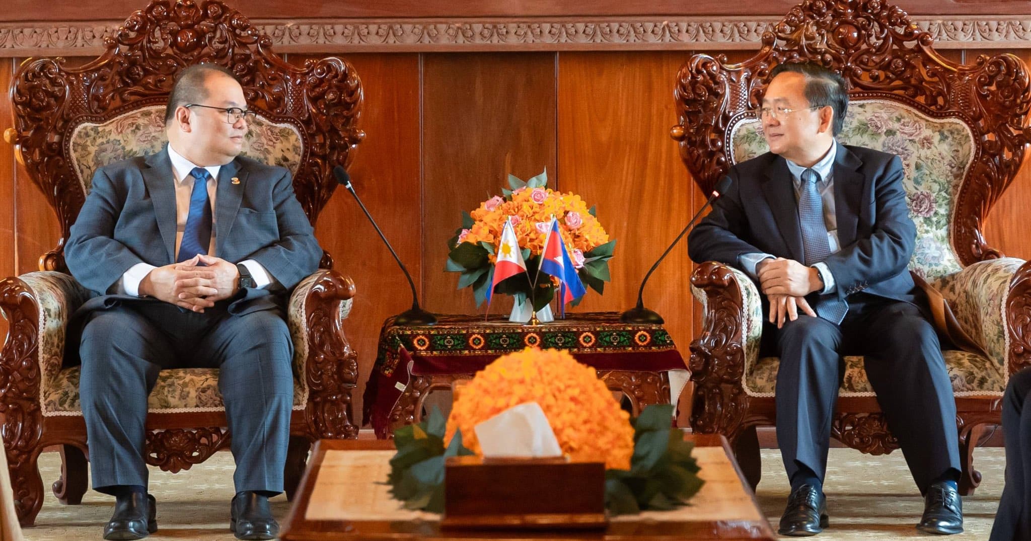 ឯកឧត្តម សុខ លូ អញ្ជើញជួបពិភាក្សាការងារជាមួយឯកអគ្គរដ្ឋទូតនៃសាធារណរដ្ឋហ្វីលីពីនប្រចាំព្រះរាជាណាចក្រកម្ពុជាដើ​ម្បីពង្រឹងកិច្ចសហប្រតិបត្តិការរវាងស្ថានទូតហ្វីលីពីននិងរដ្ឋបាលខេត្តបាត់ដំបង
