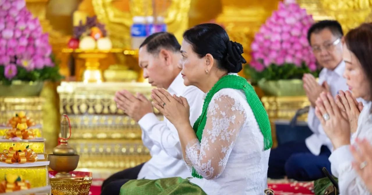 ឯកឧត្តម ឆាយ ឫទ្ធិសែន និងលោកជំទាវ នាំយកទៀនព្រះវស្សា និងទេយ្យវត្ថុ ប្រគេនព្រះសង្ឃចំនួន ៣៣វត្ត ស្ថិតនៅក្នុងស្រុកសាមគ្គីមានជ័យ ខេត្តកំពង់ឆ្នាំង
