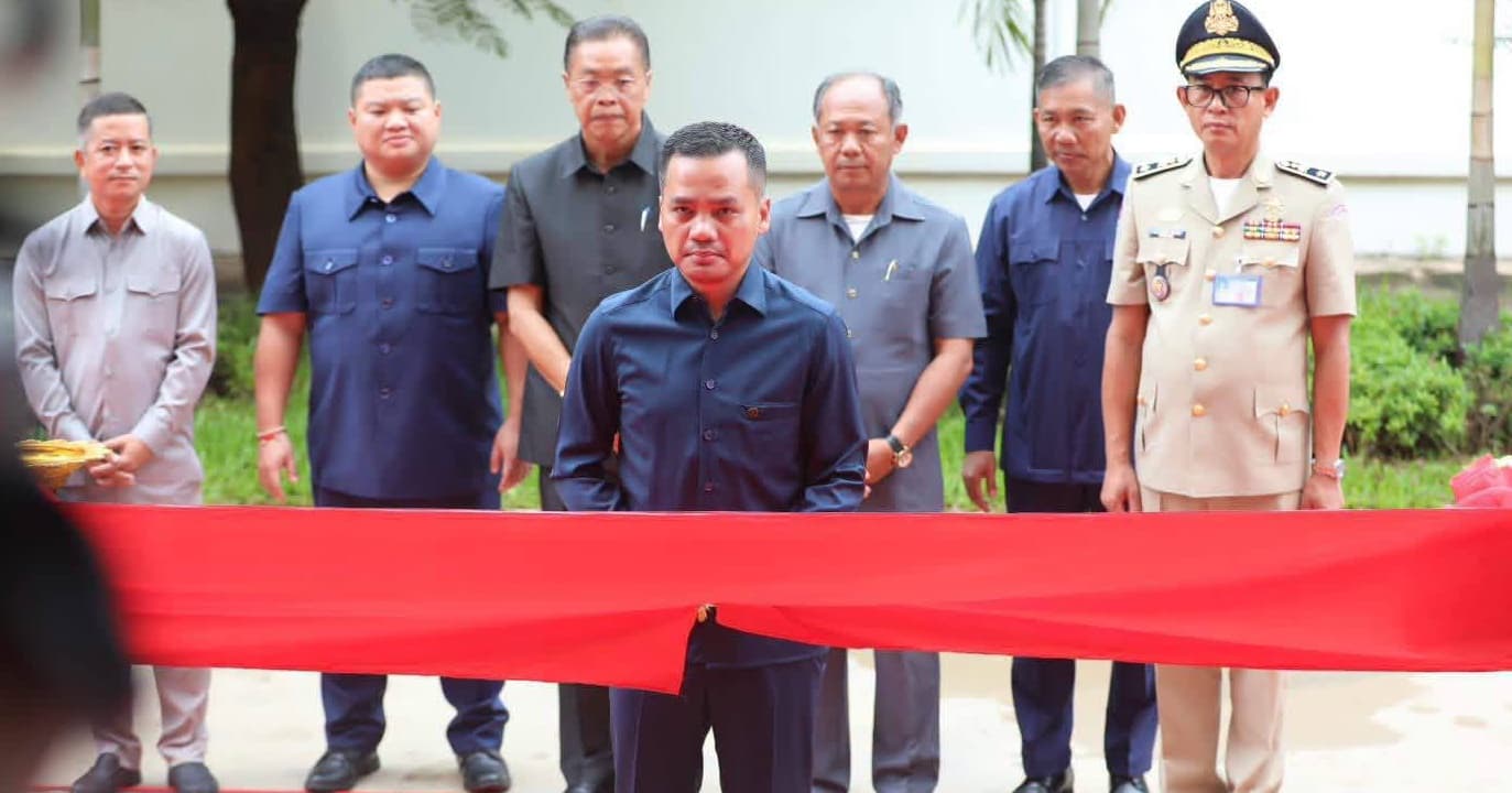 ឯកឧត្តម អភិសន្តិបណ្ឌិត ស សុខា អញ្ជើញជាធិបតី ក្នុងពិធីសម្ភោធដាក់ឲ្យប្រើប្រាស់ជាផ្លូវការនូវ អគារ១ខ្នង និងសមិទ្ធផលនានានៅស្នងការដ្ឋាននគរបាលខេត្តបន្ទាយមានជ័យ