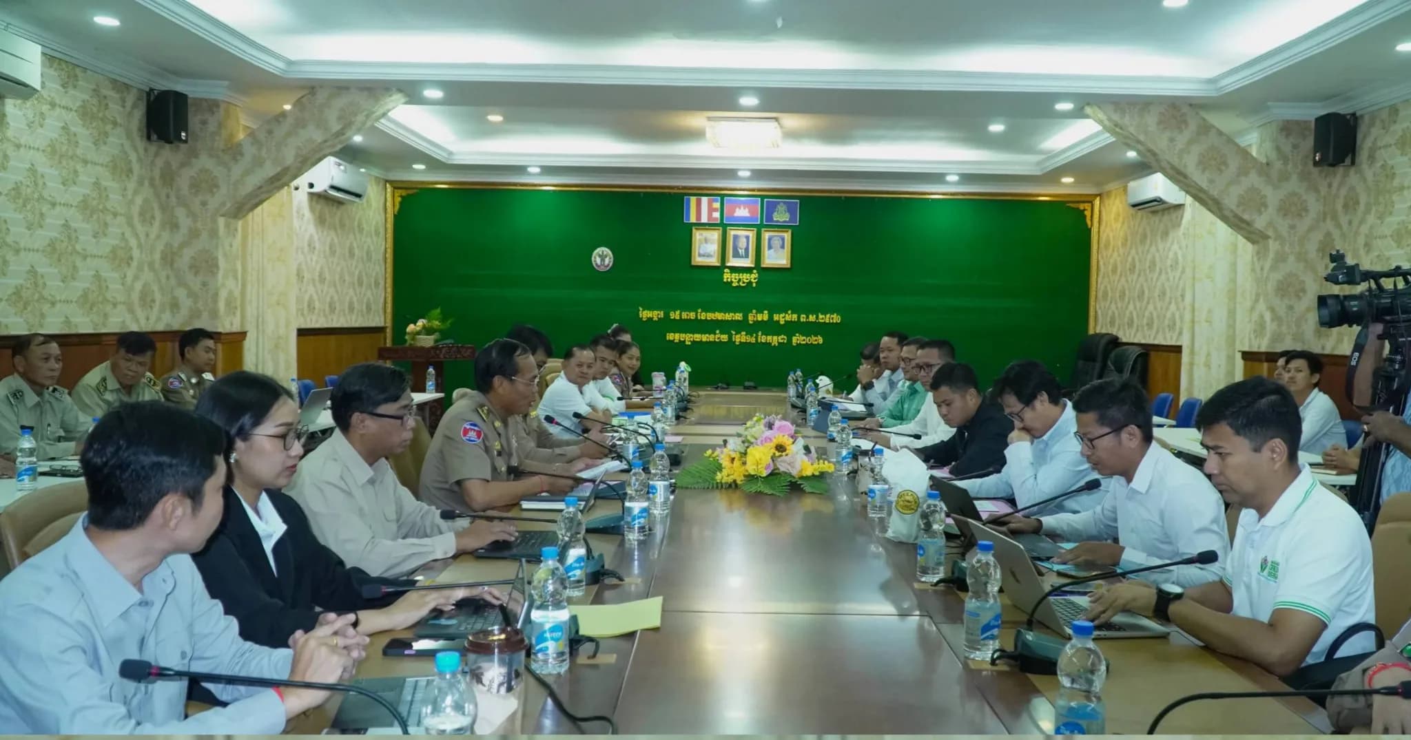 កិច្ចប្រជុំពិនិត្យវឌ្ឍនភាព នៃការអនុវត្ត និងការបើកផ្តល់ប្រាក់ឧបត្ថម្ភពីកម្មវិធីអន្តរាគមន៍ពិសេសរបស់រាជរដ្ឋាភិបាល ជូនគ្រួសារភៀសសឹក នៅខេត្តបន្ទាយមានជ័យ
