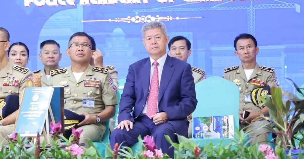 ឯកឧត្ដមអភិបាលខេត្តកណ្ដាល អញ្ជើញចូលរួមពិធីបិទវគ្គបណ្តុះបណ្តាល និងប្រគល់វិញ្ញាបនបត្រសិក្សា ជូនដល់សិក្ខាកាម និងសិស្សនគរបាល-ពន្ធនាគារជ័យលាភីនៃបណ្ឌិត្យសភានគរបាលកម្ពុជា