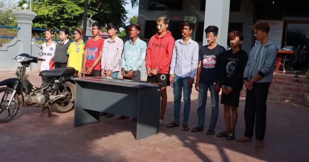 កម្លាំងមូលដ្ឋានកងរាជអាវុធហត្ថក្រុងសិរីសោភ័ណដឹកនាំដោយលោកវរសេនីយ៍ត្រី សុខ ឡេង មេបញ្ជាការមូលដ្ឋានកងរាជអាវុធហត្ថក្រុងសិរីសោភ័ណ បានចុះល្បាតរក្សាសន្តិសុខ ទប់ស្កាត់ និងបង្រ្កាបទល្មើសផ្សេងៗ