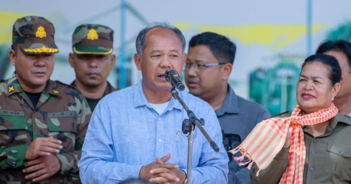 ឯកឧត្តម​ អ៊ុំ​ រាត្រី​ អភិបាលខេត្តបន្ទាយមានជ័យ​ បាននាំយកអំណោយរបស់សម្ដេចមហាបវរធិបតី​ ហ៊ុន​ ម៉ាណែត រដ្ឋមន្ត្រីនៃព្រះរាជាណាចក្រកម្ពុជា និងលោកជំទាវ