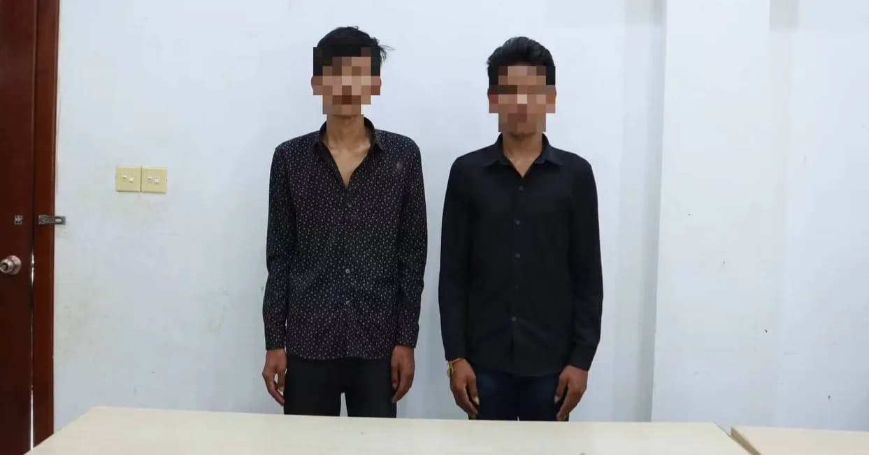 កងរាជឣាវុធហត្ថខេត្តបញ្ជូនជនសង្ស័យ២នាក់ ទៅសាលាដំបូងខេត្តឣនុវត្តតាមនីតិវិធី ពាក់ព័ន្ធ ករណី លួចស្ថានទម្ងន់ទោស (កាប់ប្លន់) ដោយសារការប្រព្រឹត្តអំពើហិង្សា...