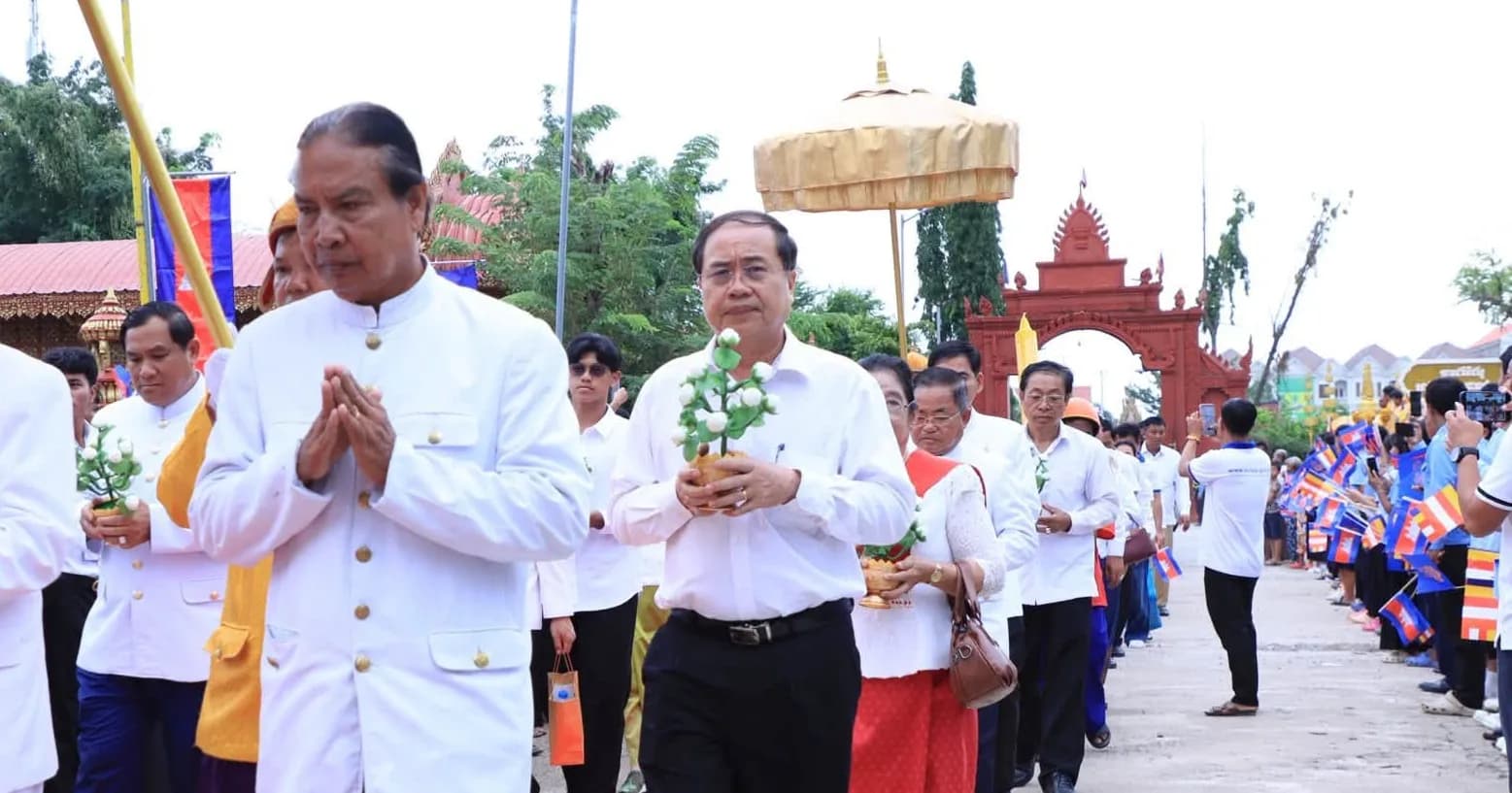 លោក លី សុវណ្ណារិទ្ធ អភិបាលរងខេត្ត ចូលរួម ពិធីដង្ហែទៀនព្រះវស្សាព្រះរាជទ្រព្យព្រះករុណាជាម្ចាស់ជីវិតលើត្បូង ជាទីសក្ការៈដ៏ខ្ពង់ខ្ពស់បំផុត ។
