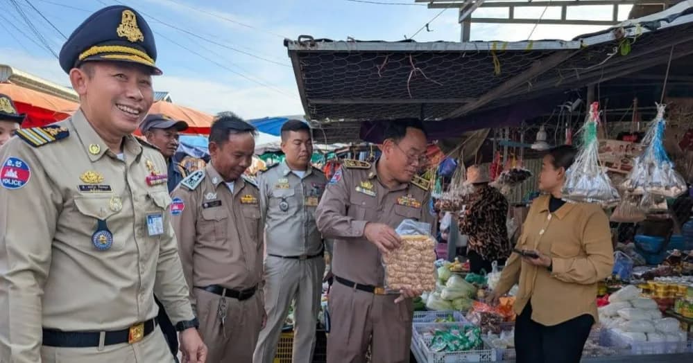 មិនទុកឱ្យសុខភាពពលរដ្ឋរងហានិភ័យ! អភិបាលស្រុកថ្មពួកដាក់បទបញ្ជាដាច់ណាត់ហាមដាច់ឃាត់ការនាំចូល និងលក់សាច់បង្កកពីប្រទេសសៀម