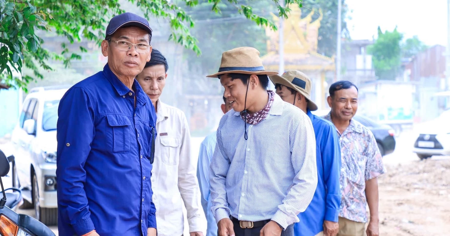 លោក ឃ្លោក នួយ អភិបាលរងខេត្ត តំណាងឯកឧត្តម អ៊ុំ រាត្រី អភិបាល នៃគណៈអភិបាលខេត្ត បានដឹកនាំក្រុមការងារ ចុះត្រួតពិនិត្យ ផ្លូវចាប់ពីរង្វង់មូលស្រីគ្រប់លក្ខណ៍ ដល់ផ្លូវរទេះភ្លើង