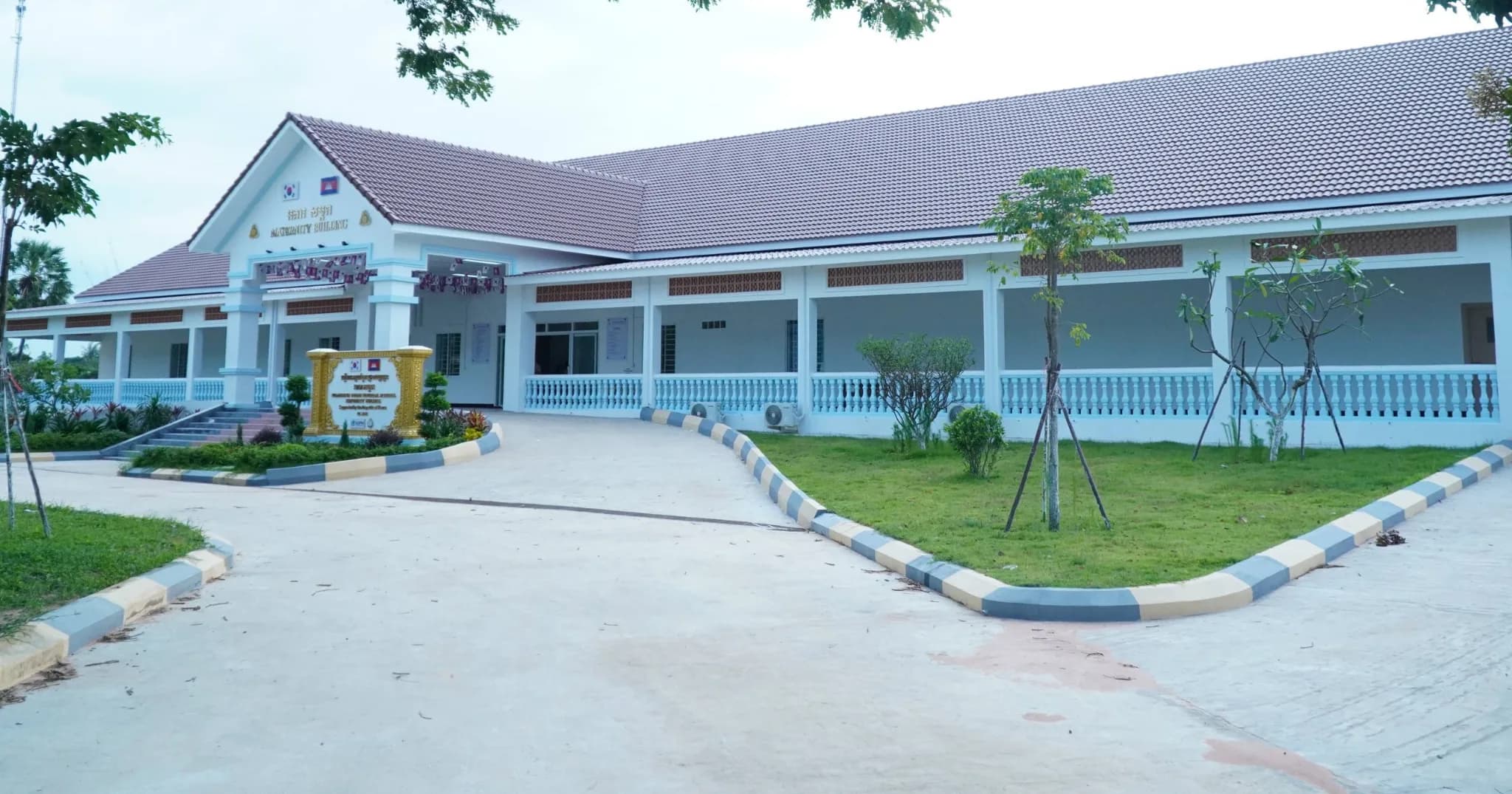 ផ្ដល់ស្នាមញញឹម ផ្ដល់ក្ដីសង្ឃឹម ផ្ដល់ក្ដីមេត្តា បម្រើសេវាដោយបេៈដូងវិជ្ជាជីវៈ នៃមន្ទីរពេទ្យបង្អែកស្រុកព្រះនេត្រព្រះ ខេត្តបន្ទាយមានជ័យ។