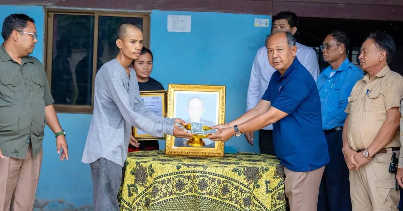 (វីដេអូ)ឯកឧត្តម អ៊ុំ រាត្រី បាននាំយកថវិការបស់សមាគមអតីតយុទ្ធជន និងនិវត្តជន ចូលរួមបុណ្យសពចំនួន៥សព ក្នុង៣ក្រុង-ស្រុក