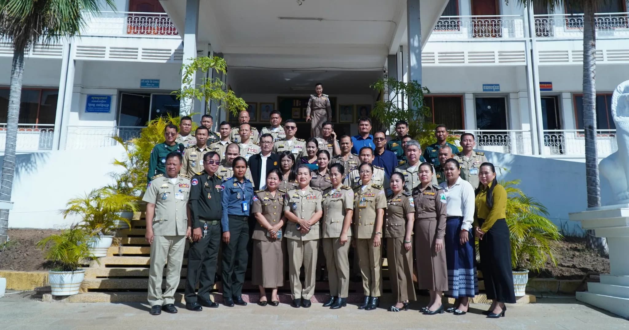 (វីដេអូ)អាជ្ញាធរខេត្តបន្ទាយមានជ័យ រៀបចំវេទិកាអប់រំផ្សព្វផ្សាយលើកកម្ពស់ការយល់ដឹងអំពីហានិភ័យ និងការបង្ការទប់ស្កាត់ការធ្វើចំណាកស្រុកដោយខុសច្បាប់