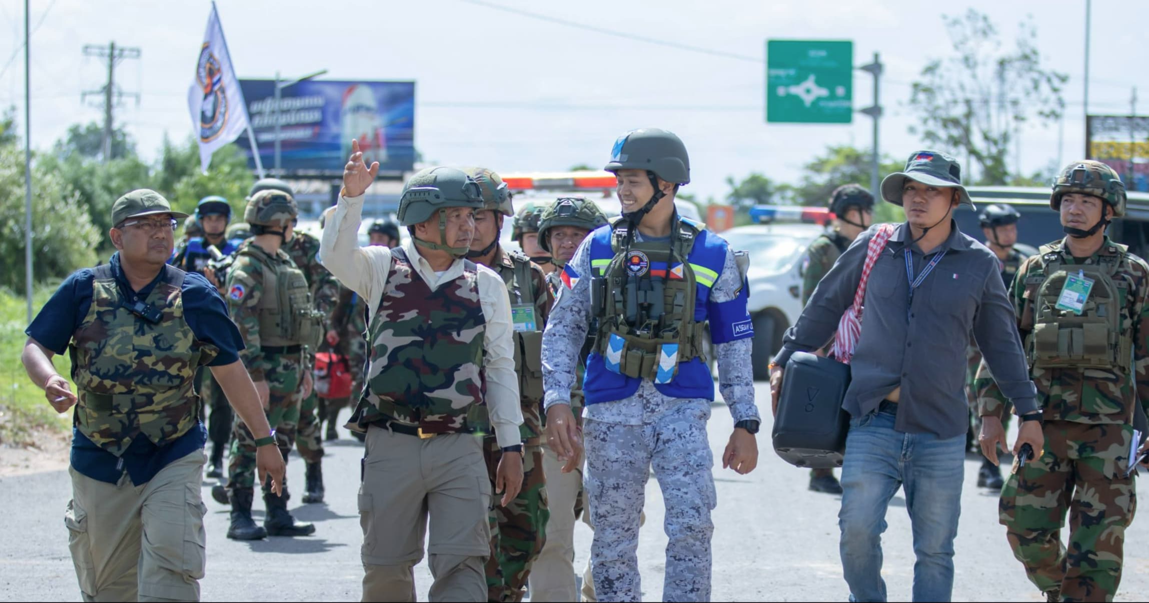ក្រុមអ្នកសង្កេតការណ៍អាស៊ាន (AOTចុះសង្កេតការណ៍ ផ្ទៀងផ្ទាត់ និងរាយការណ៍អំពីស្ថានភាពព្រំដែននៅតំបន់បឹងត្រកួន ស្ថិតក្នុងឃុំគោករមៀត ស្រុកថ្មពួក ខេត្តបន្ទាយមានជ័យ