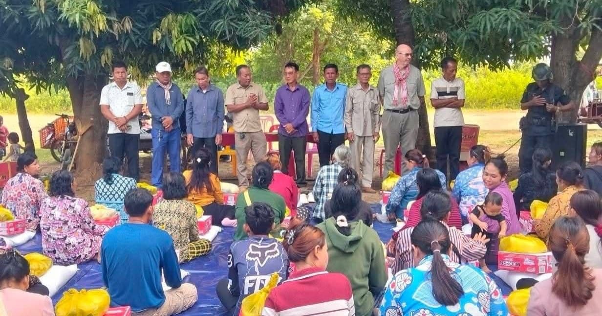 ថ្នាក់ដឹកនាំខេត្តស្រុកនិងអង្គការដៃគូចុះសួរសុខទុក្ខនិងប្រគល់អំណោយជូនប្រជាពលរដ្ឋ៥០គ្រួសារនៅឃុំស្លក្រាម