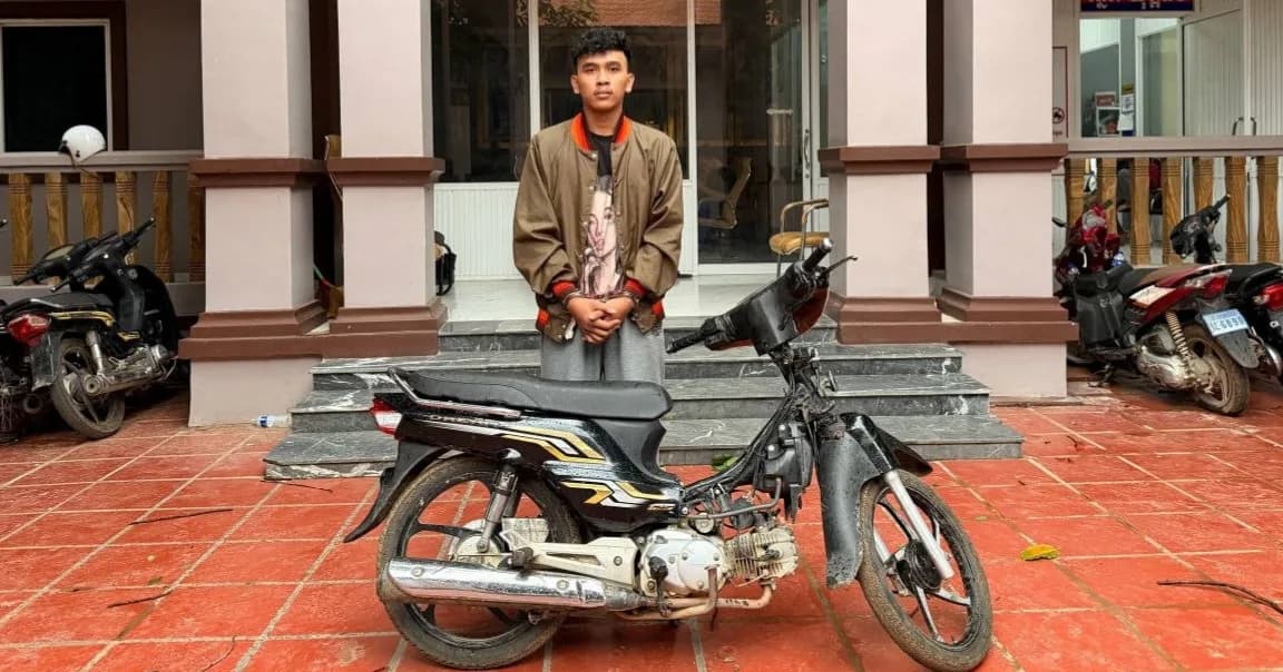 កងរាជឣាវុធហត្ថខេត្តបញ្ជូនជនសង្ស័យម្នាក់ទៅសាលាដំបូងខេត្តឣនុវត្តតាមនីតិវិធី ពាក់ព័ន្ធ ករណីសមគំនិតក្នុងអំពើលួច(ម៉ូតូ) និងប្រើប្រាស់ដោយខុសច្បាប់នូវសារធាតុញៀន...