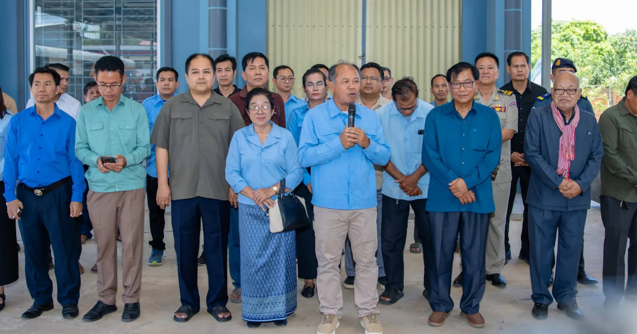 អភិបាល ខេត្ត បន្ទាយមានជ័យ បាននាំយកអំណោយរបស់សម្ដេចមហាបវរធិបតី ហ៊ុន ម៉ាណែត ជូនបងប្អូនប្រជាពលរដ្ឋ មានជីវភាពខ្វះខាត ជាង៤០០គ្រួសារ នៅក្រុងសិរីសោភ័ណ