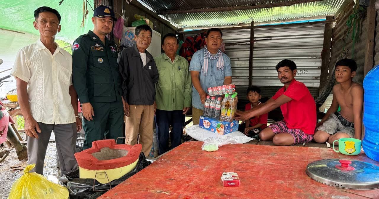 អភិបាលស្រុកមង្គលបូរី ចុះពិនិត្យទីទួលសុវត្ថិភាព និងចែកអំណោយជូនប្រជាពលរដ្ឋរងគ្រោះដោយទឹកជំនន់