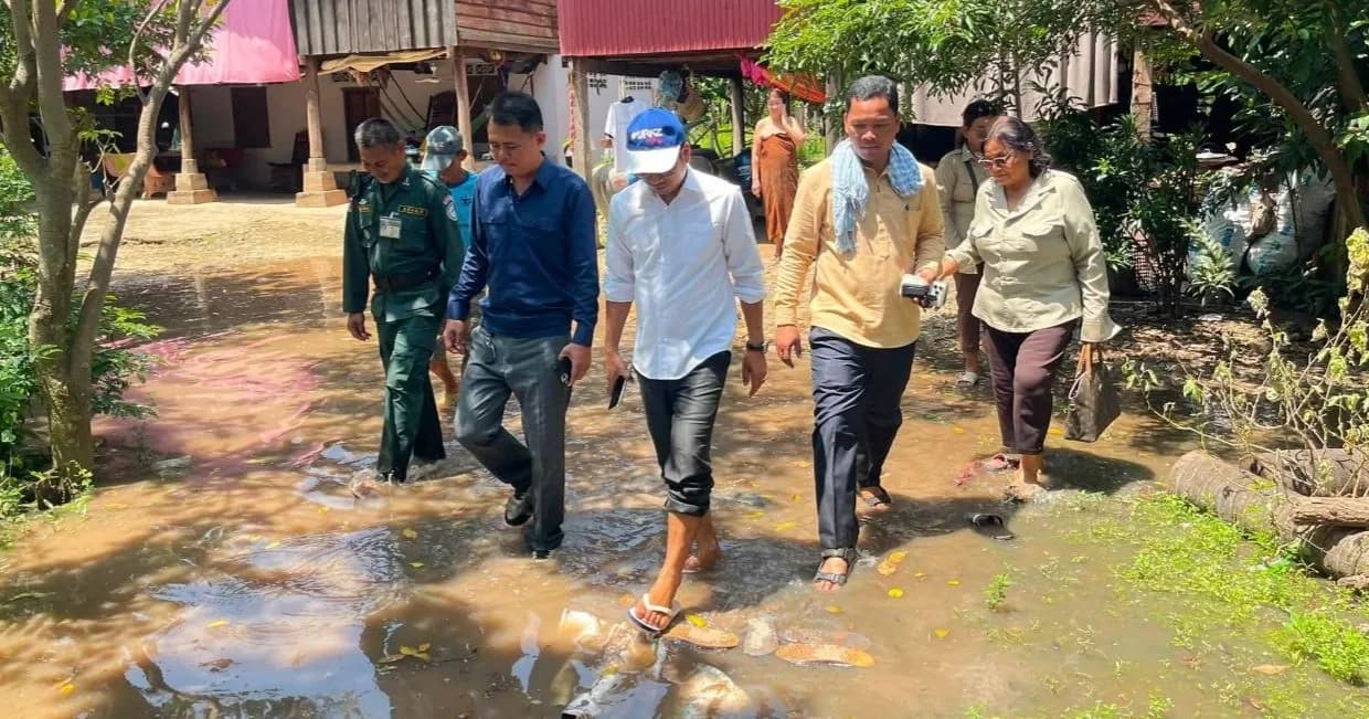 អភិបាលស្រុកព្រះនេត្រព្រះ ដឹកនាំក្រុមការងារចុះពិនិត្យស្ថានភាពទឹក និងណែនាំប្រជាពលរដ្ឋបង្កើនការប្រុងប្រយ័ត្នចំពោះសត្វអសិរពិស