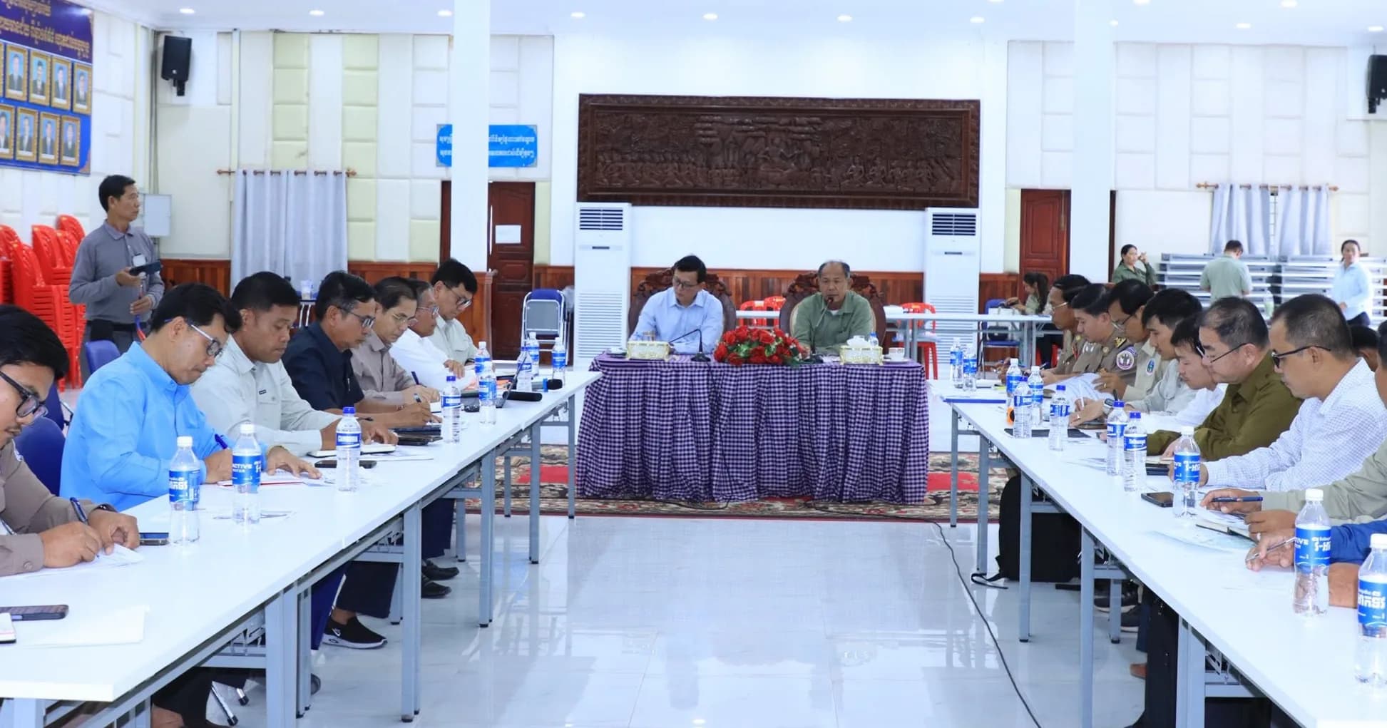 ឯកឧត្តម ចាន់ យុត្ថា អញ្ជើញដឹកនាំកិច្ចប្រជុំពិភាក្សាអំពីស្ថានភាពសន្តិសុខ និងសុវត្ថិភាព នៃគម្រោងស្តារ និងគ្រប់គ្រងអាងស្ទឹងស្វាយចេក ខេត្តបន្ទាយមានជ័យ។