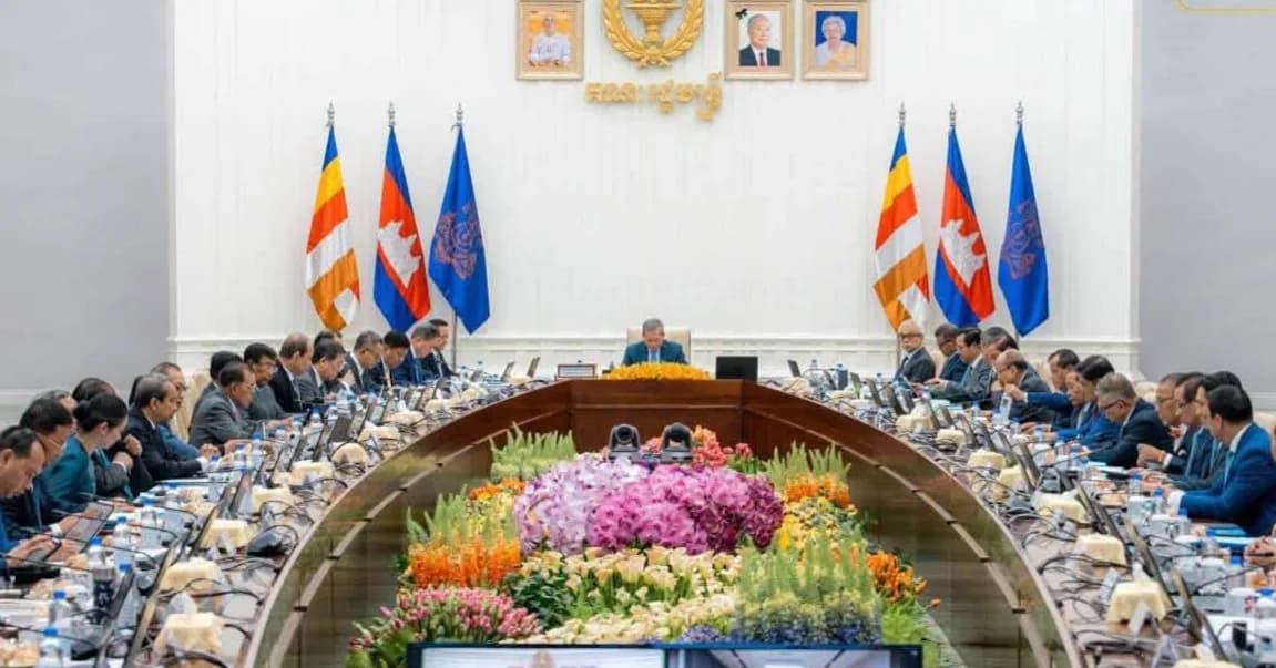 ឯកឧត្ដម​ អ៊ុំ​ រាត្រី​​ អភិបាល​ នៃ​គណៈអភិបាលខេត្តបន្ទាយមានជ័យ​ បានដឹកនាំកិច្ចប្រជុំពេញអង្គគណៈរដ្ឋមន្ត្រី ក្រោមអធិបតីភាពដ៏ខ្ពង់ខ្ពស់ សម្តេចមហាបវរធិបតី ហ៊ុន ម៉ាណែត នាយករដ្ឋមន្ត្រី នៃព្រះរាជាណាចក្រកម្ពុជា