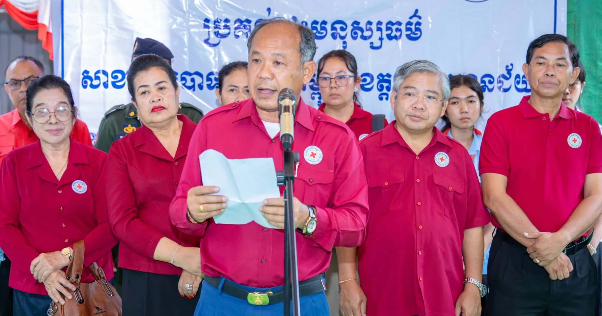 ឯកឧត្ដម អ៊ុ រាត្រី និងលោកជំទាវ ប្រគល់ផ្ទះថ្មី២ខ្នង ជូនគ្រួសារមានជីវភាពខ្វះខាត ចំនួន២គ្រួសារ នៅស្រុកម៉ាឡៃ