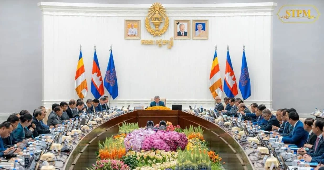 មេបញ្ជាការរង នាយសេនាធិការកងរាជអាវុធហត្ថខេត្តបន្ទាយមានជ័យ អញ្ជើញចូលរួមកិច្ចប្រជុំពេញអង្គគណៈរដ្ឋមន្ត្រី តាមប្រព័ន្ធអនឡាញ