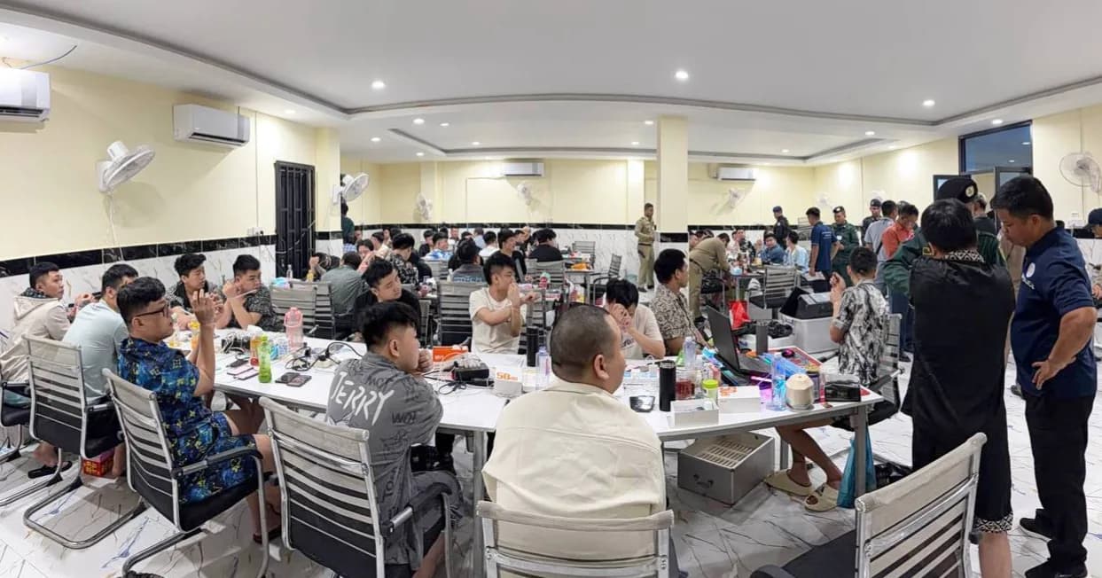 កម្លាំងគណៈបញ្ជាការឯកភាពខេត្ដបន្ទាយមានជ័យ បន្ដប្រតិបត្ដិការចុះរដ្ឋបាល១១ទីតាំង នៅភូមិសាស្ដ្រក្រុងប៉ោយប៉ែត ដោយរកឃើញមានជាប់ពាក់ព័ន្ធបទល្មើស Online Scams