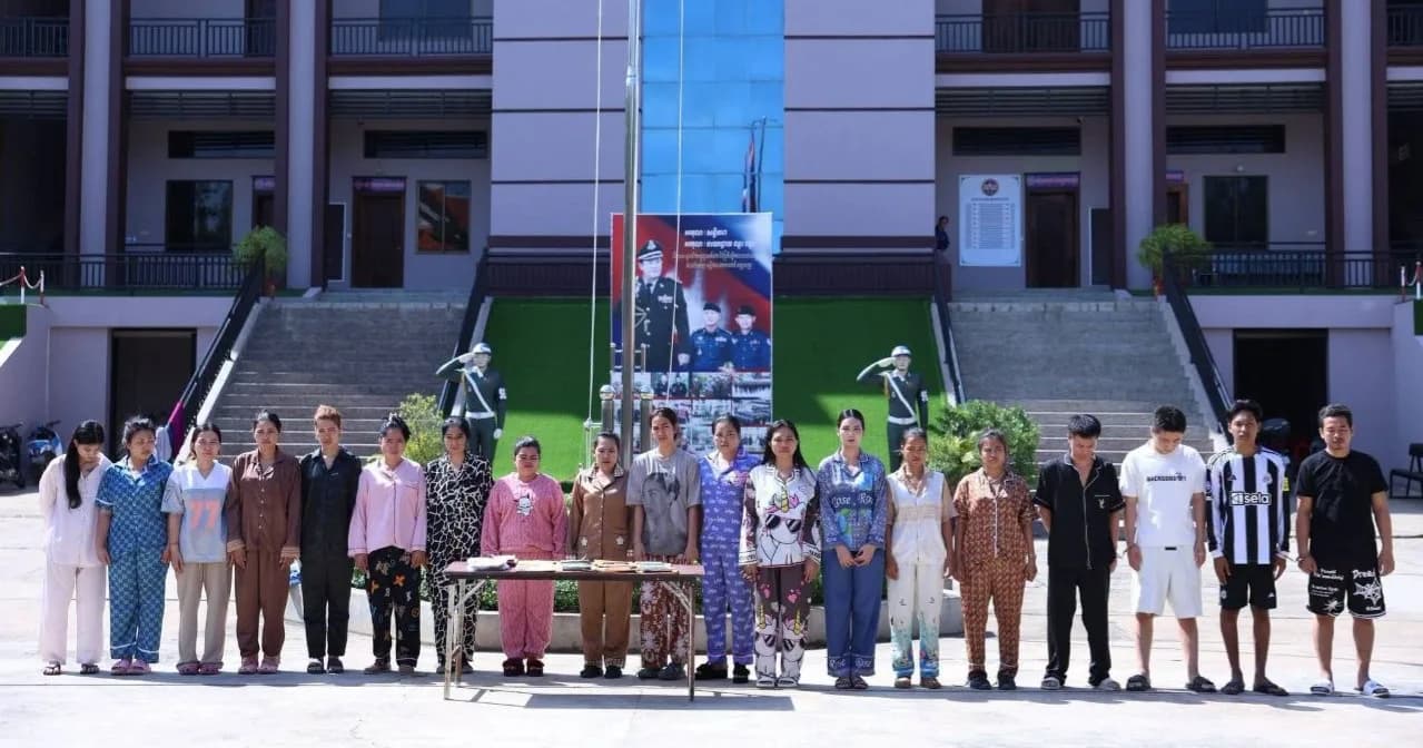 កងរាជឣាវុធហត្ថខេត្តបញ្ជូនជនសង្ស័យ៦៨នាក់ទៅសាលាដំបូងខេត្តឣនុវត្តតាមនីតិវិធី ពាក់ព័ន្ធករណីជួញដូរ រក្សាទុក ចាត់ចែង សម្រួលឱ្យប្រើប្រាស់និងប្រើប្រាស់ដោយខុសច្បាប់នូវសារធាតុញៀន និងករណីបើកល្បែងស៊ីសងដោយខុសច្បាប់...