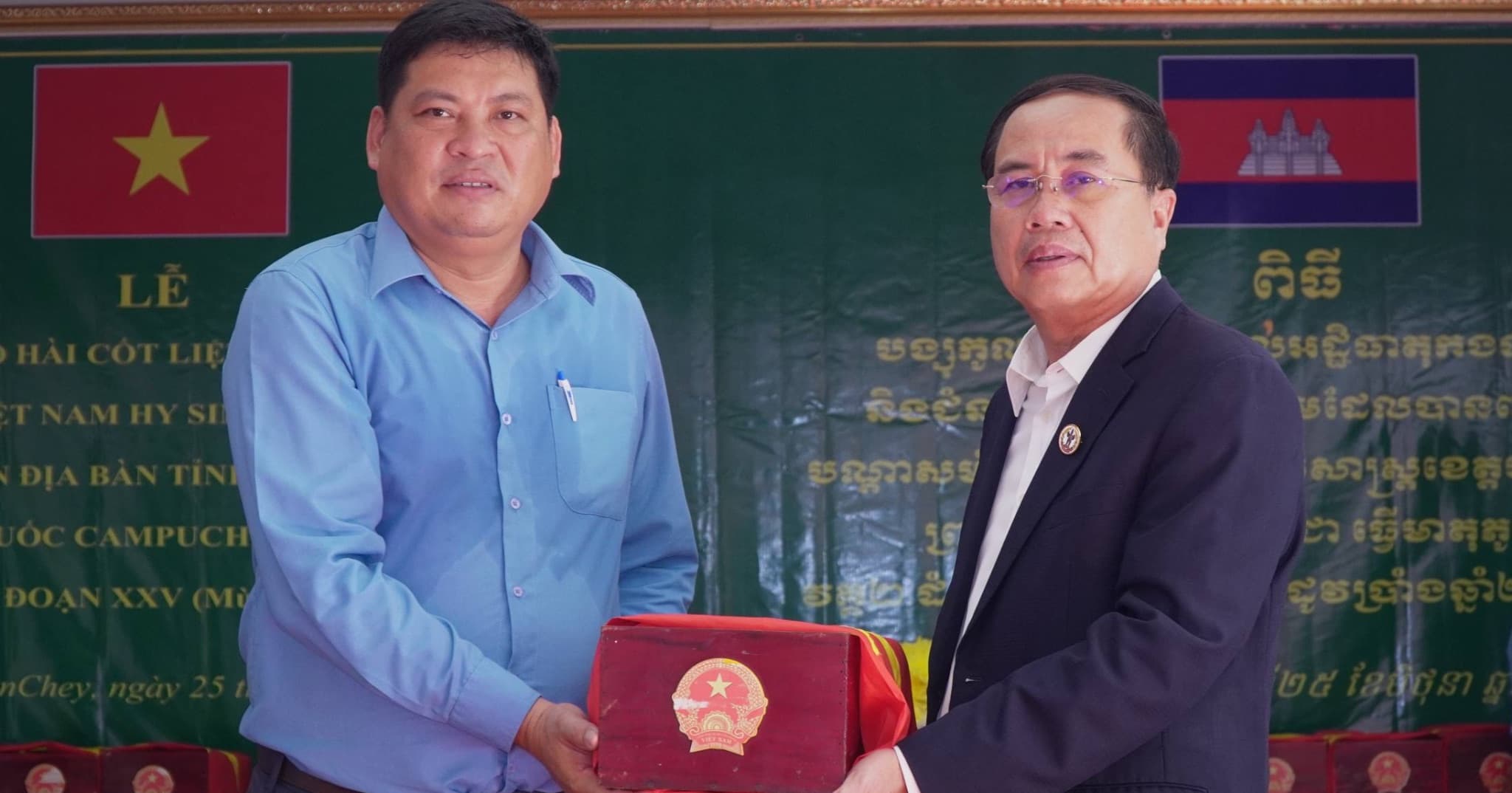 ពិធីបង្សុកូល និងផ្ទេរប្រគល់អដ្ឋិធាតុកងទ័ពស្ម័គ្រចិត្ត និងជំនាញការវៀតណាម ធ្វើមាតុភូមិនិវត្តន៍ វគ្គ២ នៅខេត្តបន្ទាយមានជ័យ