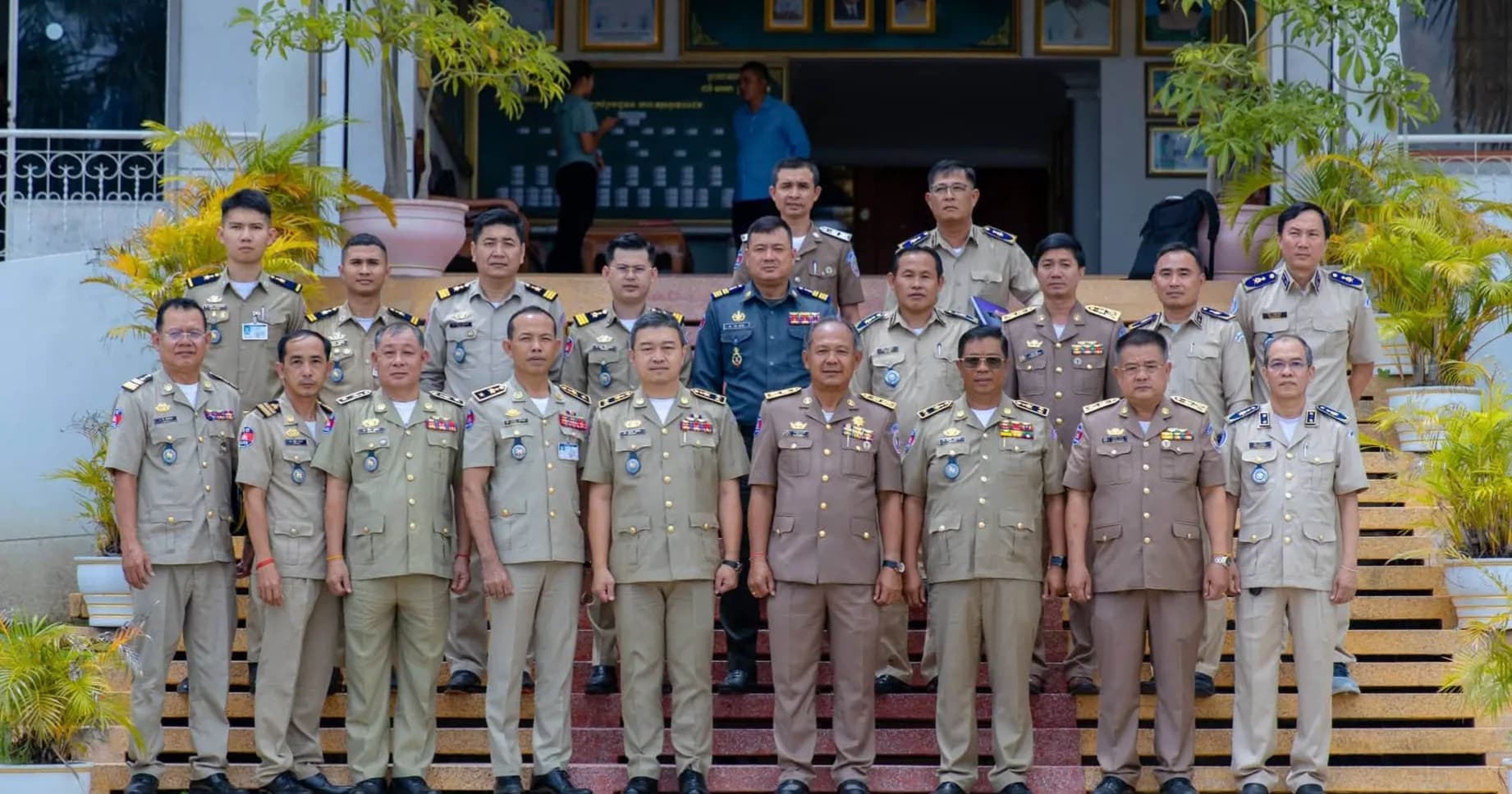 ​ ឯកឧត្តម ផាន់ រតនៈ អគ្គនាយករង អន្តោប្រវេសន៍​រួមនឹងប្រតិភូក្រសួងការងារ​ អញ្ជើញចូលរួម​ការជួបសម្ដែងការគួរសមជាមួយថ្នាក់ដឹកនាំខេត្តបន្ទាយមានជ័យ​