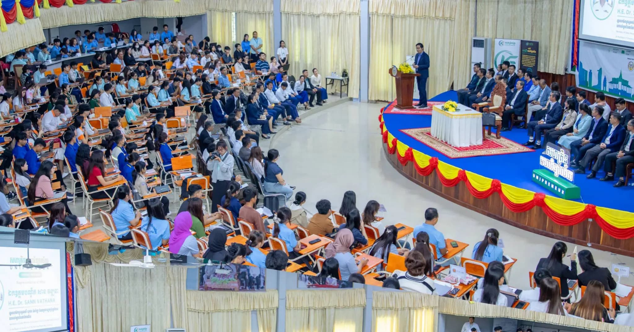 មន្ត្រី ជាន់ខ្ពង់ក្រសួងអប់រំ យុវជន និង កីឡា លើកទឹកចិត្តដល់និស្សិត ឱ្យហ៊ានគិត ហ៊ានស្រមៃ ហ៊ានបង្កើត និងហ៊ានអនុវត្តគំនិតថ្មីៗ