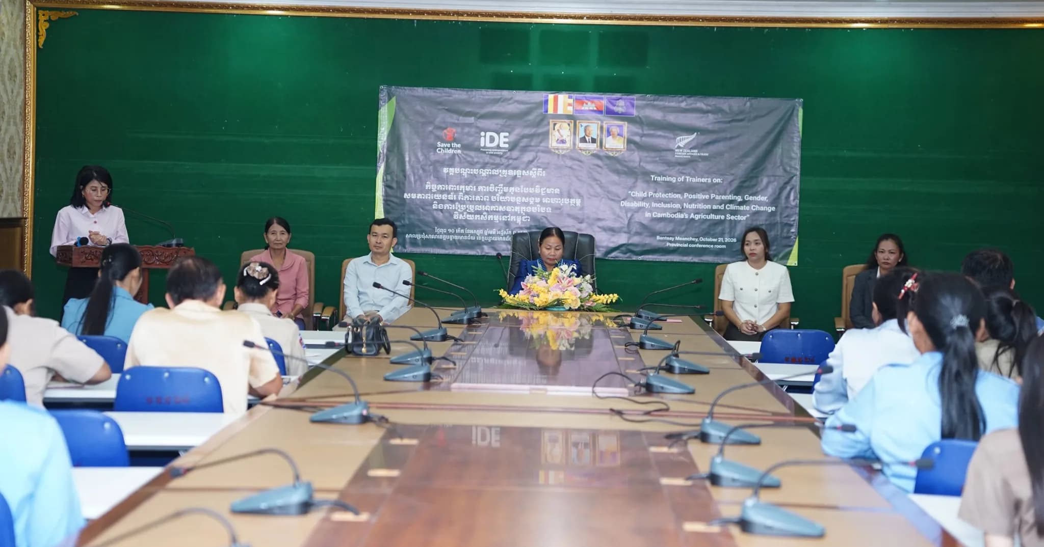 លោកស្រី មុំ ពុទ្ធីតា អញ្ជើញបើកវគ្គបណ្តុះបណ្តាលគ្រូបង្គោល ស្តីពីកិច្ចការពារកុមារ និងកសិកម្មឆ្លាតវៃ នៅខេត្តបន្ទាយមានជ័យ