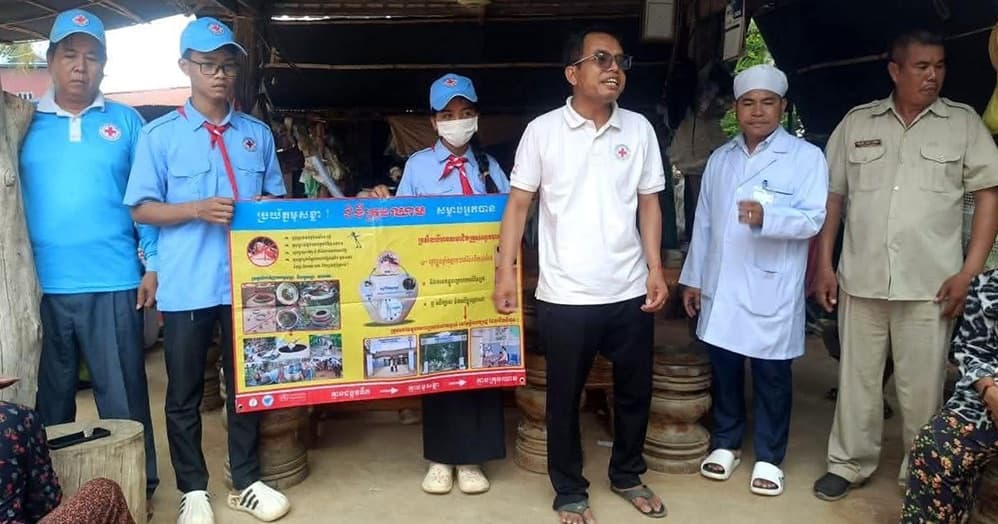 កាកបាទក្រហមខេត្តបន្ទាយមានជ័យ ចុះផ្សព្វផ្សាយអប់រំពីវិធីបង្ការជំងឺគ្រុនឈាមនៅឃុំថ្មពួក