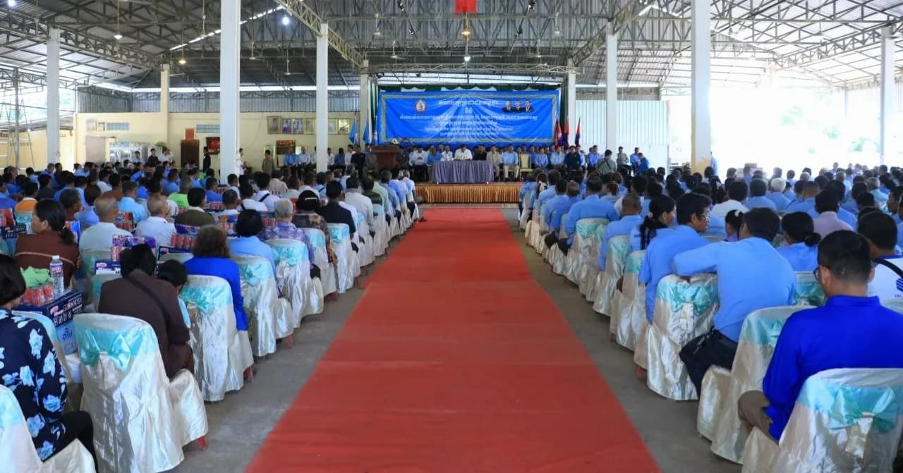 ឯកឧត្ដម កែ គឹមយ៉ាន អញ្ជើញជាអធិបតីភាពនៅក្នុងពិធីសំណេះសំណាលជាមួយមន្រ្តីគណបក្សស្រុក ឃុំ សាខាបក្សភូមិ យុវជនគណបក្ស ស្រុកភ្នំស្រុក ខេត្តបន្ទាយមានជ័យ