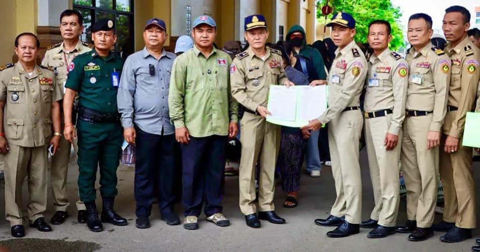 កម្ពុជាបង្ក្រាបគ្មានការលើកលែង!បណ្តេញជនជាតិថៃ៧៩នាក់ និងបិទទិដ្ឋាការមិនឱ្យចូលស្រុកខ្មែរវិញ ក្រោយជាប់ពាក់ព័ន្ធបទល្មើសអនឡាញ និងឆ្លងដែនខុសច្បាប់