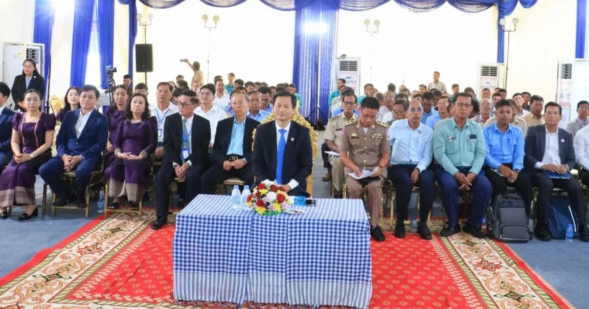 កិច្ចប្រជុំរវាងរដ្ឋបាលថ្នាក់ក្រោមជាតិ(ក្រុង សង្កាត់ ឃុំ) និងក្រុមហ៊ុន ឃុន អភិវឌ្ឍន៍(ស្ថានីយផ្គត់ផ្គង់ទឹកស្អាត សិរីសោភ័ណ ខេត្តបន្ទាយមានជ័យ)