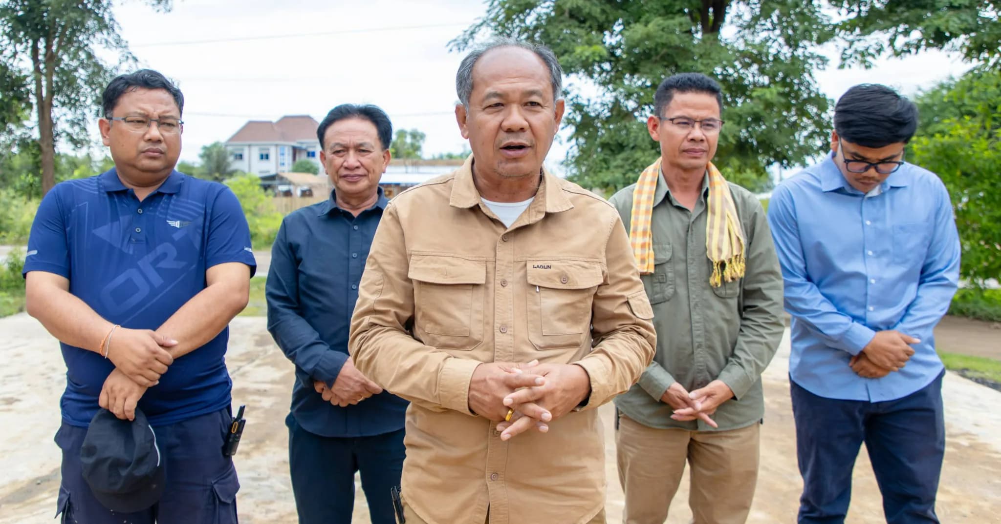 ឯកឧត្ដម អ៊ុ រាត្រី អរគុណ ដល់បងប្អូនប្រជាការពារ ដែលបានលះបង់ពេលវេលាដ៏មានតម្លៃ ចូលរួមការពារសន្តិសុខសណ្តាប់ធ្នាប់ ជូនដល់បងប្អូនប្រជាពលរដ្ឋ