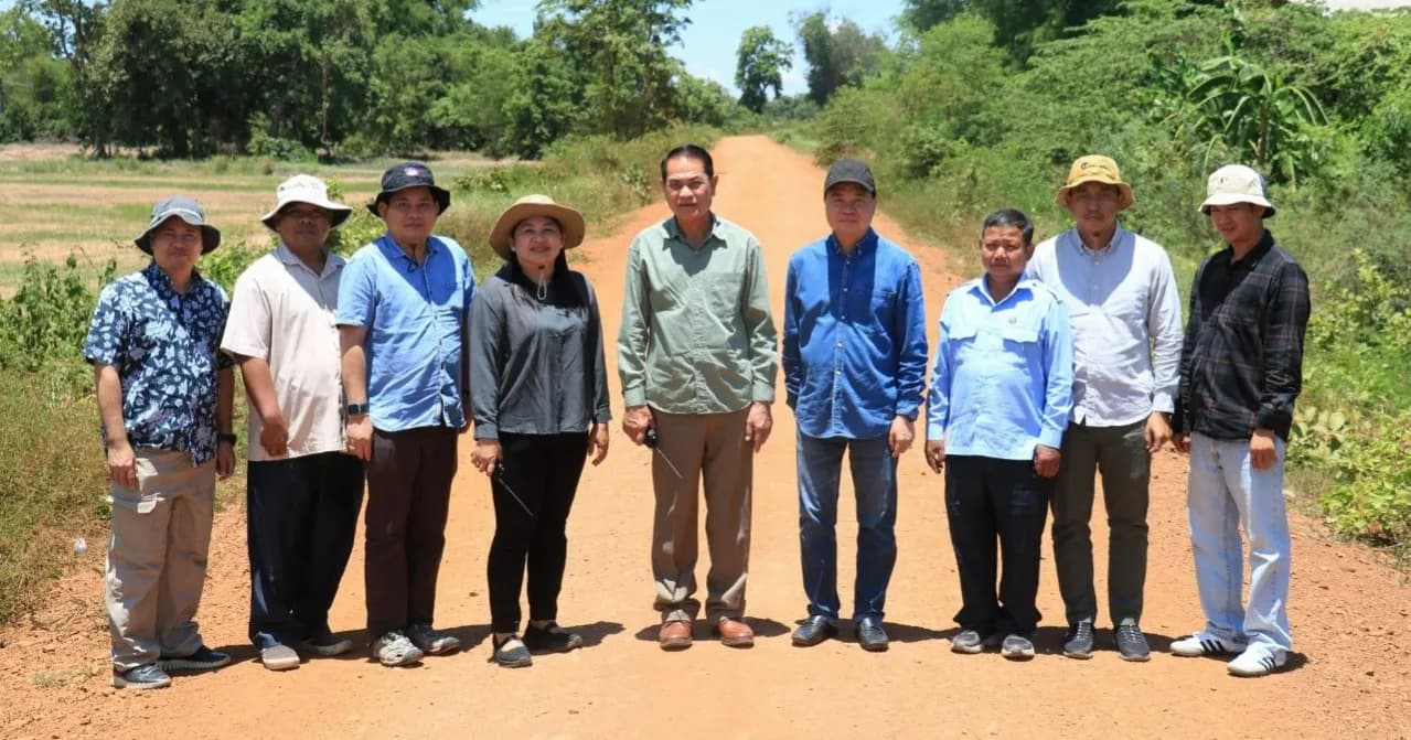 ឯកឧត្តម អ៊ិន ចន្ថា ចុះត្រួយពិនិត្យ និងវាយតម្លៃការងារថែទាំខួបផ្លូវក្រាលល្បាយគ្រោះចំនួន២ខ្សែ ក្នុងខេត្តបន្ទាយមានជ័យ