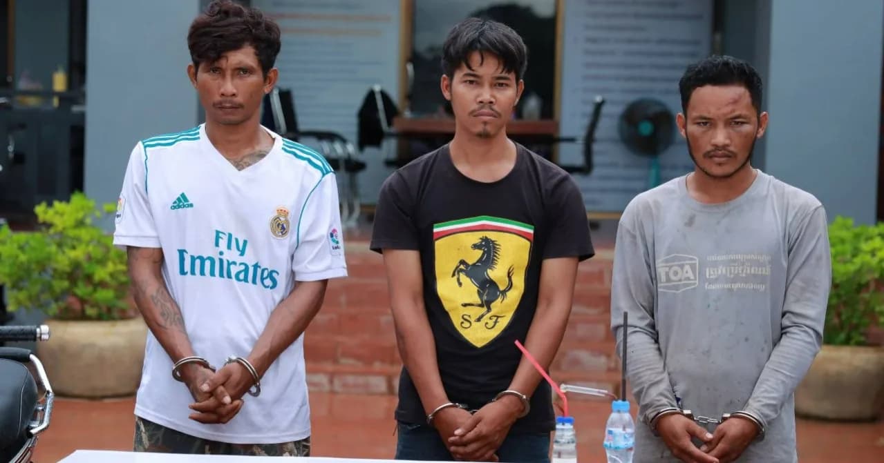 កងរាជឣាវុធហត្ថខេត្ត បញ្ជូនជនសង្ស័យ៣នាក់ទៅសាលាដំបូងខេត្តឣនុវត្តតាមនីតិវិធី ពាក់ព័ន្ធ ករណីជួញដូរ រក្សាទុក និងប្រើប្រាស់ដោយខុសច្បាប់នូវសារធាតុញៀន ...