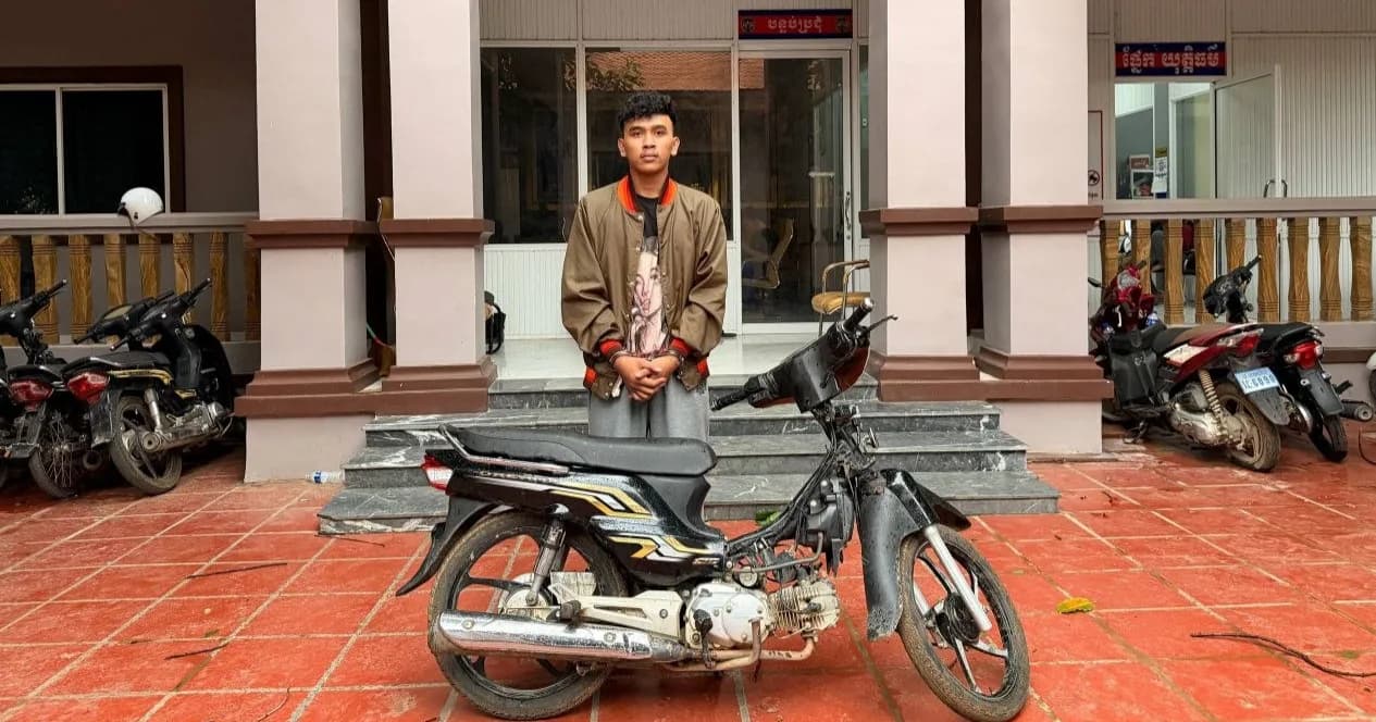 កងរាជឣាវុធហត្ថខេត្តបញ្ជូនជនសង្ស័យម្នាក់ទៅសាលាដំបូងខេត្តឣនុវត្តតាមនីតិវិធី ពាក់ព័ន្ធ ករណីសមគំនិតក្នុងអំពើលួច(ម៉ូតូ) និងប្រើប្រាស់ដោយខុសច្បាប់នូវសារធាតុញៀន...