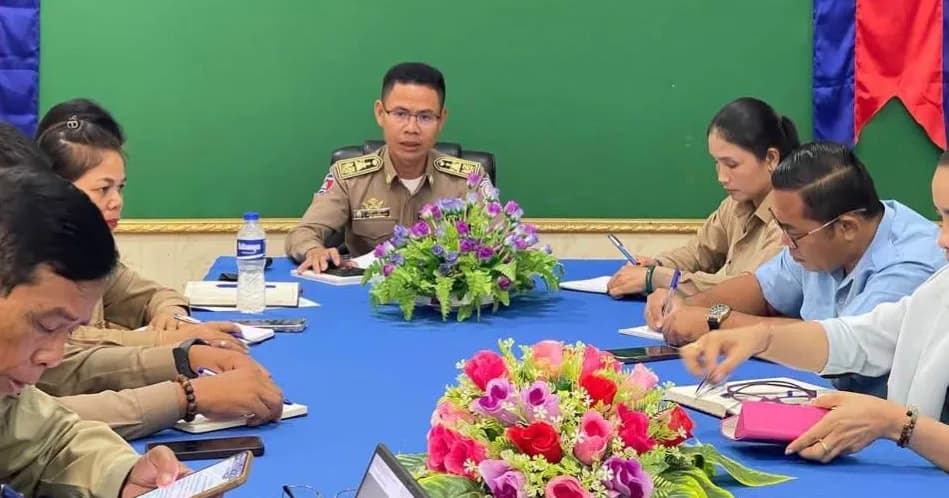 រដ្ឋបាលក្រុងសិរីសោភ័ណ រៀបចំកិច្ចប្រជុំតាមប្រព័ន្ធអនឡាញ ស្តីពីសិក្ខាសាលាផ្សព្វផ្សាយវីដេអូណែនាំស្តីពីប្រព័ន្ធតាមដានថវិការដ្ឋបាលឃុំ សង្កាត់