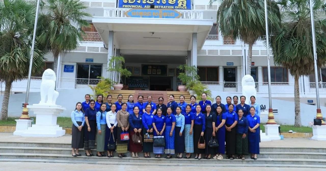 លោកជំទាវ ជ័យ ណារី អ៊ុំ រាត្រី អញ្ជើញដឹកនាំក្រុមការងារសាខាសមាគមនារីខេត្ត ចូលរួមប្រជុំបូកសរុបលទ្ធផលការងារប្រចាំឆមាសទី១ ឆ្នាំ២០២៦ និងទិសដៅបន្តរបស់គណៈចលនាស្ត្រី តាមប្រព័ន្ធវីដេអូអនឡាញ (Zoom