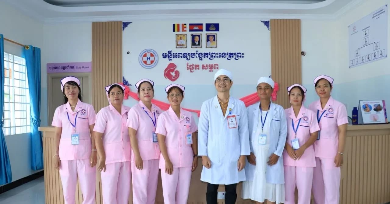 មន្ទីរពេទ្យបង្អែកស្រុកព្រះនេត្រព្រះខេត្តបន្ទាយមានជ័យ ទទួលបានការកោតសរសើរ និងវាយតម្លៃខ្ពស់  ពីសំណាក់ប្រជាពលរដ្ឋ ចំពោះការផ្ដល់សេវាថែទាំសុខភាពមាតានិងទារក។