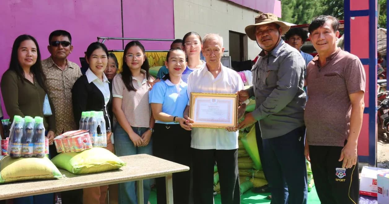 សប្បុរសជនឧបត្ថម្ភគ្រឿងឧបភោគបរិភោគ ៥០០ឈុត តម្លៃ ៧,០០០ដុល្លារ ជូនរដ្ឋបាលក្រុងប៉ោយប៉ែត ដើម្បីជួយប្រជាពលរដ្ឋរងគ្រោះដោយទឹកជំនន់