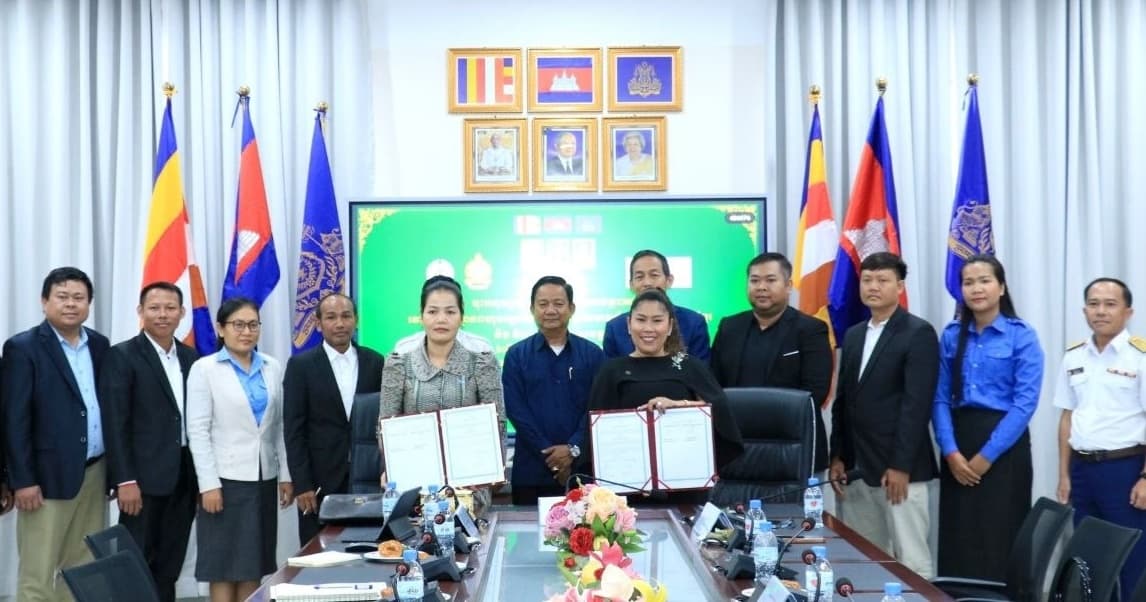 ពិធីចុះអនុស្សរណៈនៃការយោគយល់គ្នា (MOU) រវាងវិទ្យាស្ថានពហុបច្ចេកទេសខេត្តបន្ទាយមានជ័យ ក្រុមហ៊ុន កូមិនខ្មែរ និងវិទ្យាល័យហ៊ុនសែនខ្លាកូន