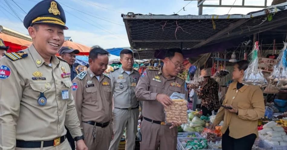 មិនទុកឱ្យសុខភាពពលរដ្ឋរងហានិភ័យ! អភិបាលស្រុកថ្មពួកដាក់បទបញ្ជាដាច់ណាត់ហាមដាច់ឃាត់ការនាំចូល និងលក់សាច់បង្កកពីប្រទេសសៀម