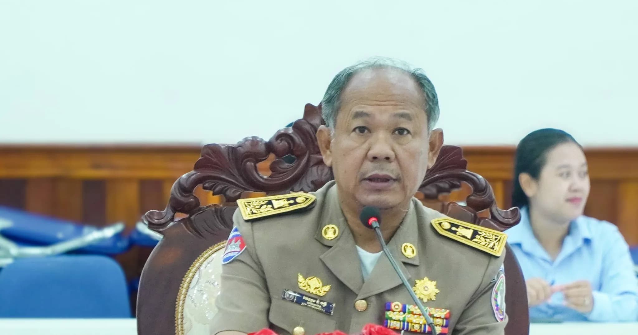 ឯកឧត្តម អ៊ុំ រាត្រី ដឹកនាំកិច្ចប្រជុំពិនិត្យសេចក្តីព្រាងបទបង្ហាញ ស្តីពីសមិទ្ធផលការងារសម្រេចបាន ប្រចាំឆមាសទី១ ឆ្នាំ២០២៦ របស់រដ្ឋបាលខេត្តបន្ទាយមានជ័យ