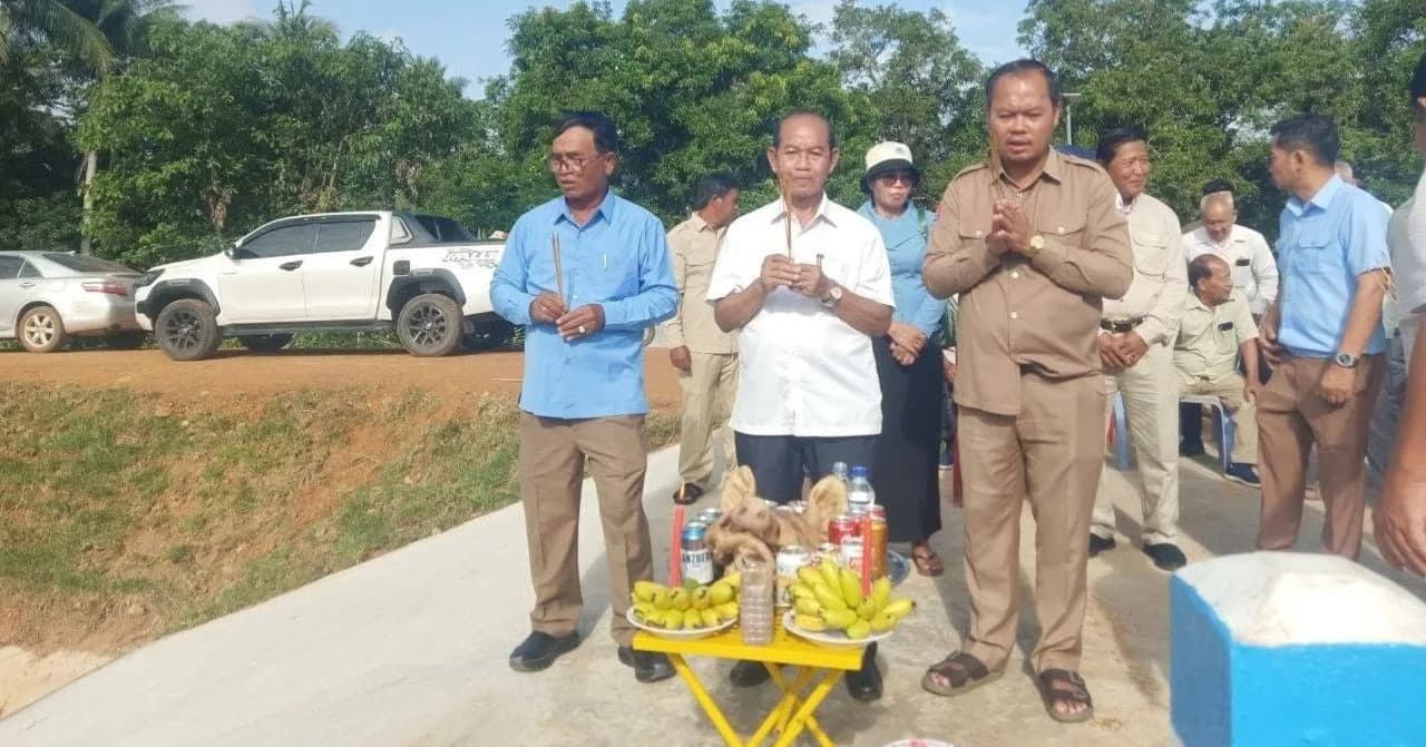 រដ្ឋបាលស្រុកកណ្តៀងចុះពិនិត្យ វាយតម្លៃ និងប្រគល់-ទទួលទំនប់ស្ទាក់ទឹកខ្នាតមធ្យមព្រែកក្បាលរមាស និងពិនិត្យប្រព័ន្ធធារាសាស្ត្រ