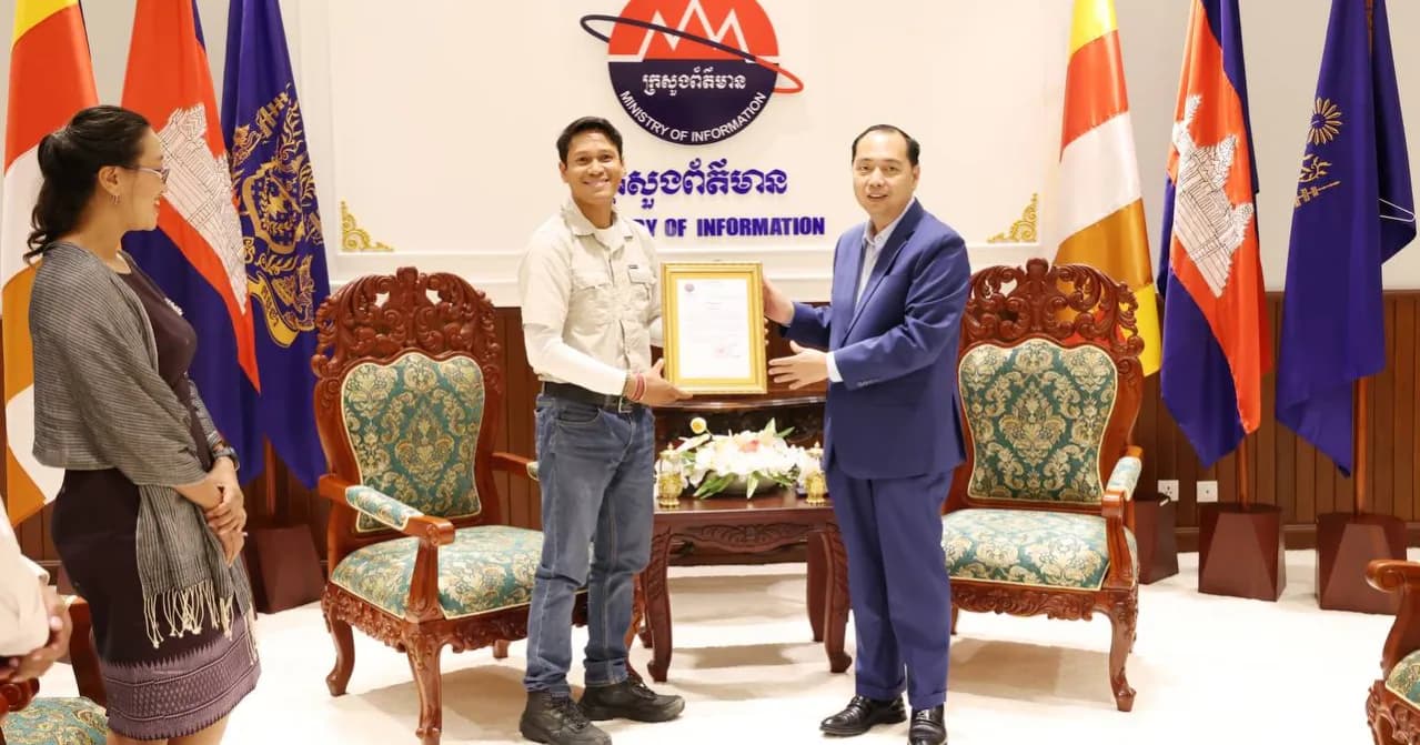 ឯកឧត្តម នេត្រ ភក្ត្រា ទទួលជួបអ្នកជិះកង់ផ្សងព្រេង ទីវ តារារិទ្ធិ ដែលបានបញ្ចប់បេសកកម្មជុំវិញពិភពលោក ដើម្បីកុមារកម្ពុជា
