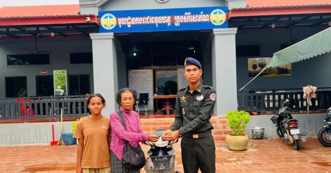 កងរាជឣាវុធហត្ថខេត្តបញ្ជូនជនសង្ស័យម្នាក់ទៅសាលាដំបូងខេត្តឣនុវត្តតាមនីតិវិធី ពាក់ព័ន្ធ ករណី លួច(ម៉ូតូ) និងប្រើប្រាស់ដោយខុសច្បាប់នូវសារធាតុញៀន...