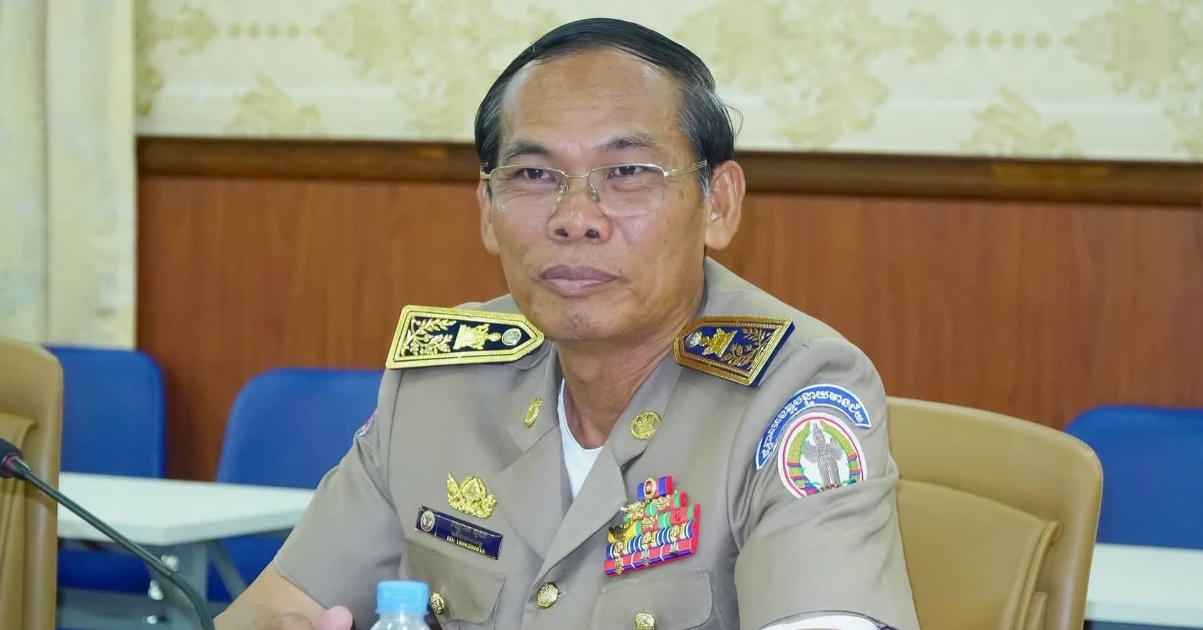 បន្ទាយមានជ័យ៖ នៅព្រឹកថ្ងៃទី១៩ ខែមិថុនា ឆ្នាំ២០២៦ នេះ នៅសាលប្រជុំក្រុមប្រឹក្សាខេត្តបន្ទាយមានជ័យ មានរៀបចំកិច្ចប្រជុំពិភាក្សាការងារ និងចុះសិក្សាគម្រោងលើកកម្ពស់ស្ថានភាពរស់នៅរបស់ប្រជាពលរដ្ឋភៀសសឹក នៅខេត្តជាប់ព្រំដែនកម្ពុជា-ថៃ។